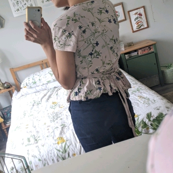 Floral waist tie deep V peplum top - Picture 3 of 9